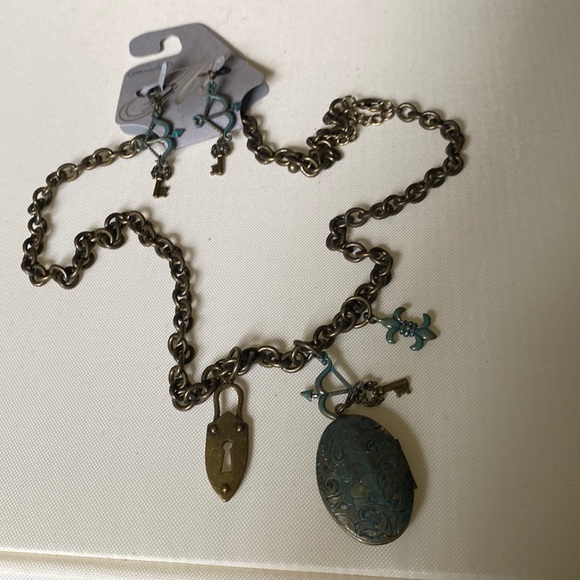 NWT Antique-looking Necklace with Locket & Charms with matching earrings - Picture 1 of 6